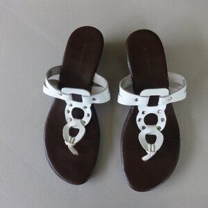 Predictions women's sandals size 8.5, white leather thong straps, flexible VGC